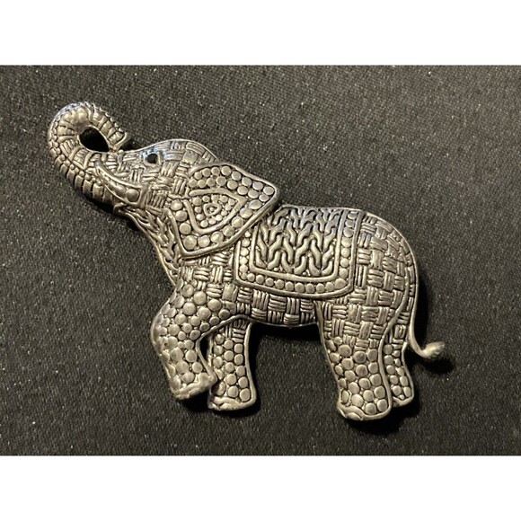Vintage High Quality Silver Tone & Textured Elephant Brooch - Picture 2 of 4